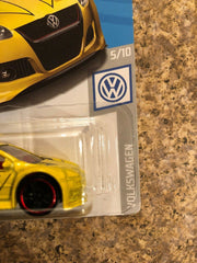 2019 Hot Wheels Volkswagen 5/10 - Volkswagen Golf GTI (Yellow) - Awesome Deals Deluxe