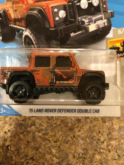 Hot Wheels BAJA BLAZERS 6/10 15 LAND ROVER DEFENDER DOUBLE CAB ORANGE CAMO - Awesome Deals Deluxe
